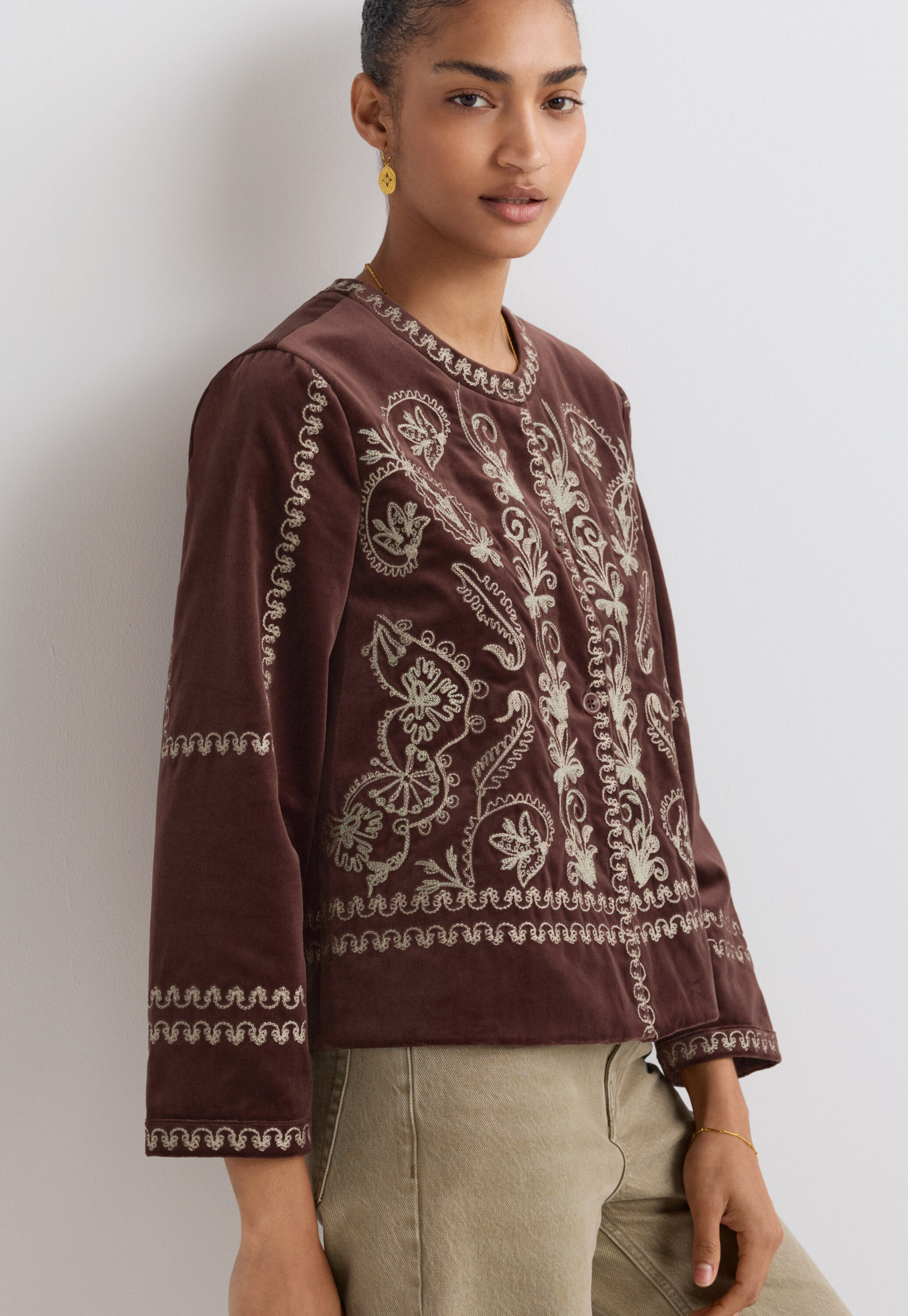 Bestickte Samtjacke