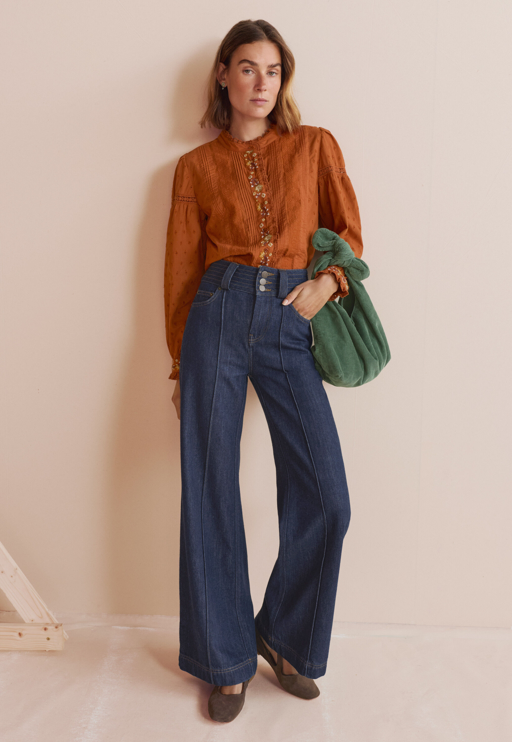 Flie&szlig;ende Jeans mit weitem Bein, Gesp&uuml;lte Waschung, large