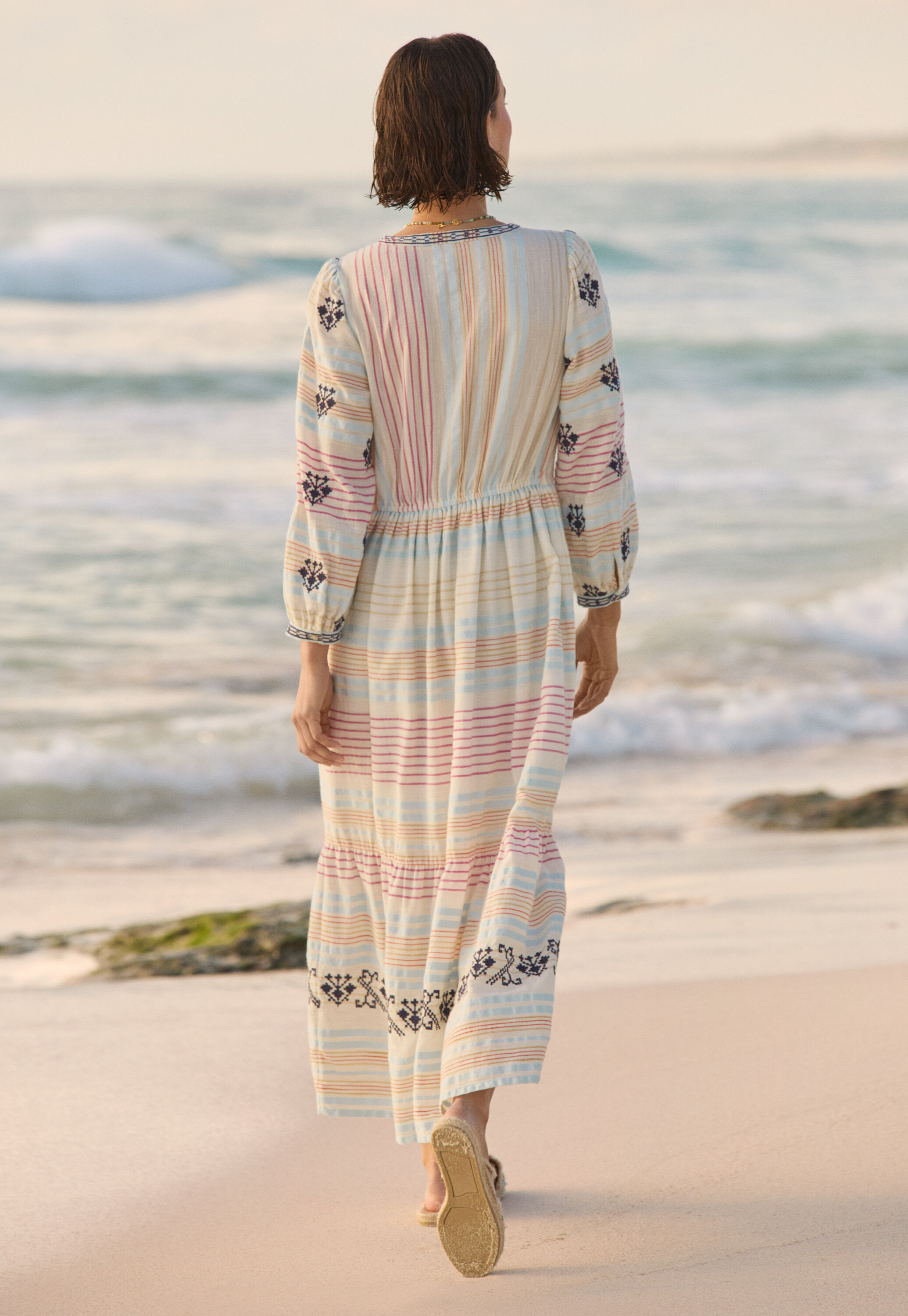 Besticktes Streifenkleid